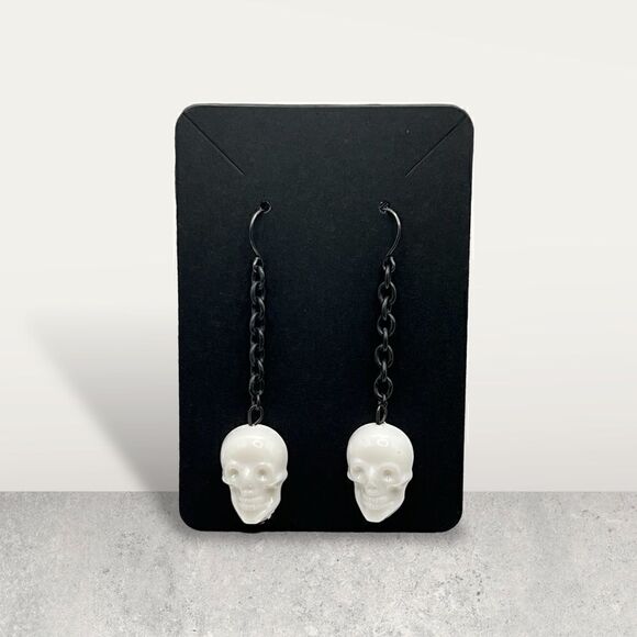 Vintage mallgoth white skull drop earrings - Picture 5 of 7